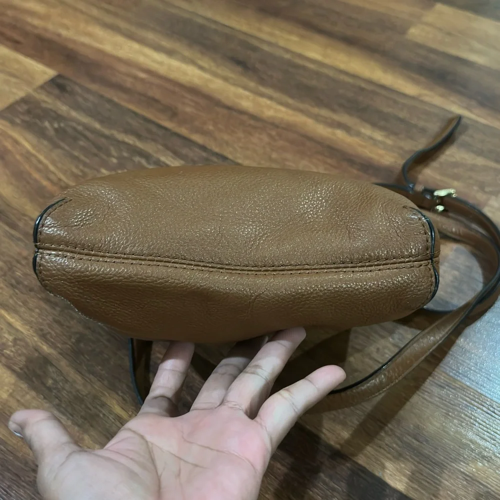 Michael Kors HamiltonCrossbody Bag - Picture 4 of 8